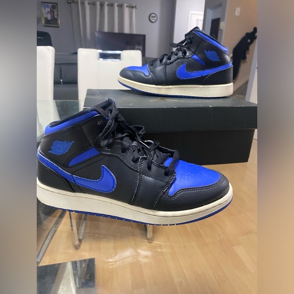 Size 7 Mens Nike Jordan 1 Mid Black Hyper Royal Tumbled Leather 554724-077 - Picture 3 of 14